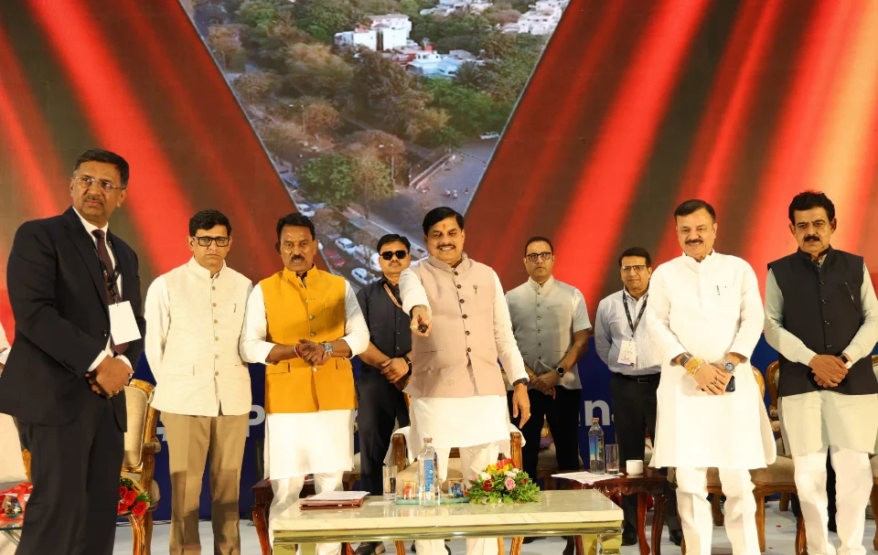 इंदौर में यात्री परिवहन विजन समिट के कार्यक्रम की तस्वीर। तस्वीर: MP जनसंपर्क।